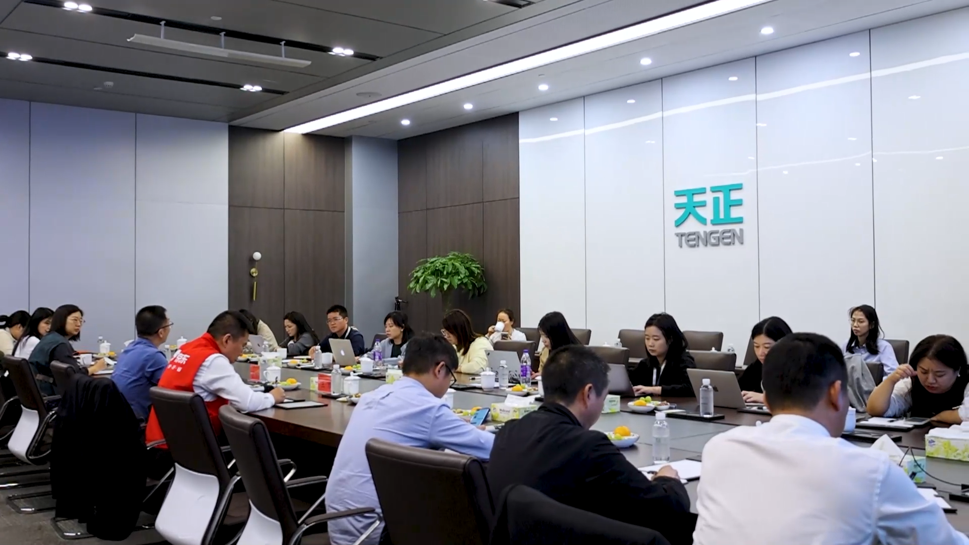 京东工业走进z6尊龙旗舰厅，探访产业数智化之路！